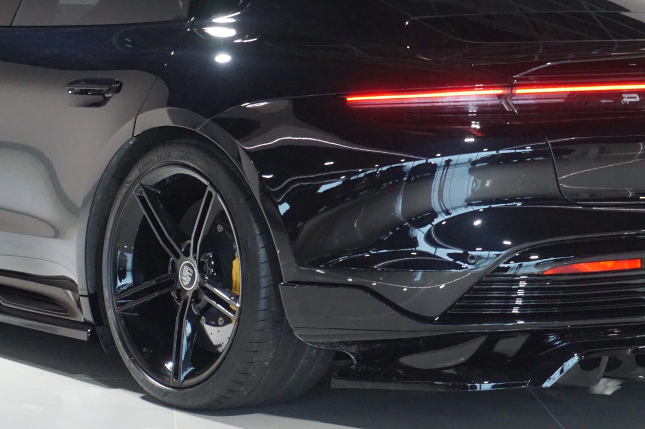 Porsche Taycan Performance Plus 93.4kWh Turbo Saloon 4dr Electric Auto 4WD (680 ps)